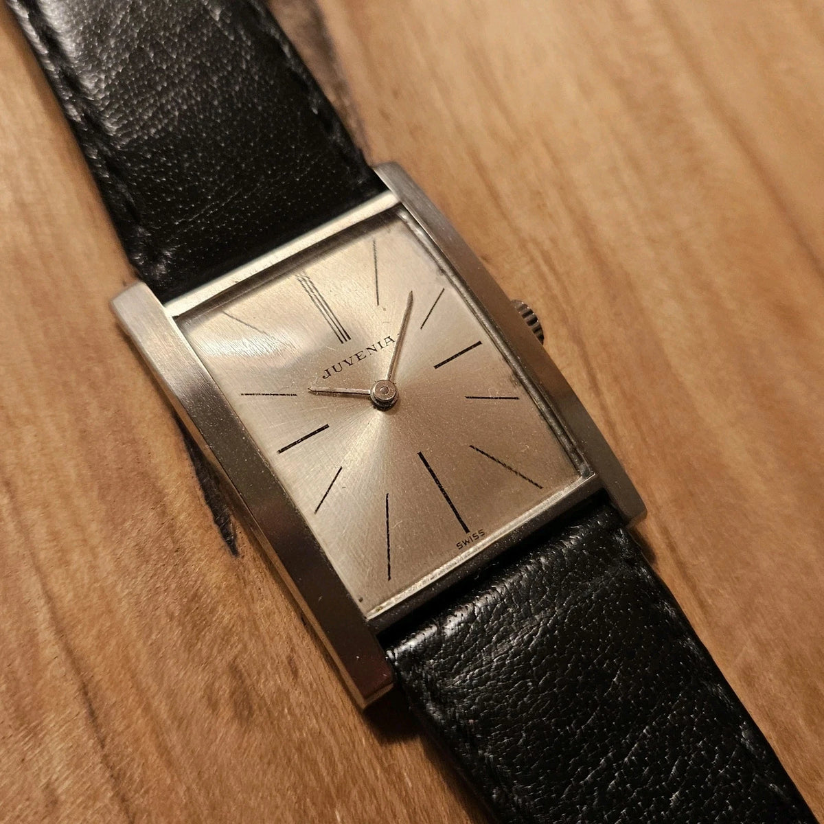 Juvenia Tank Champagne Dial Mécanique 23.5 x 32mm