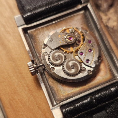 Juvenia Tank Champagne Dial Mécanique 23.5 x 32mm