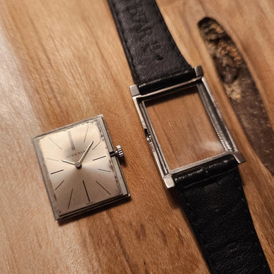 Juvenia Tank Champagne Dial Mécanique 23.5 x 32mm