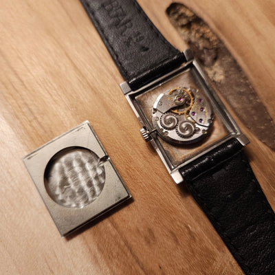 Juvenia Tank Champagne Dial Mécanique 23.5 x 32mm